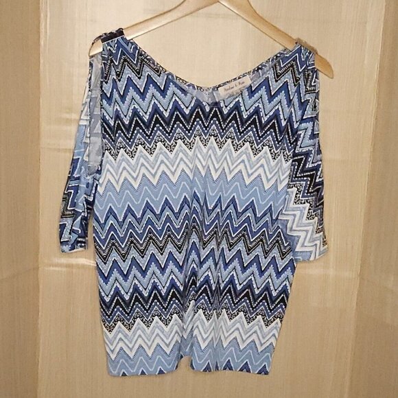 Harlow & Rose Womens Blue Chevron Cold Shoulder Stretchy Top Medium - Picture 1 of 5